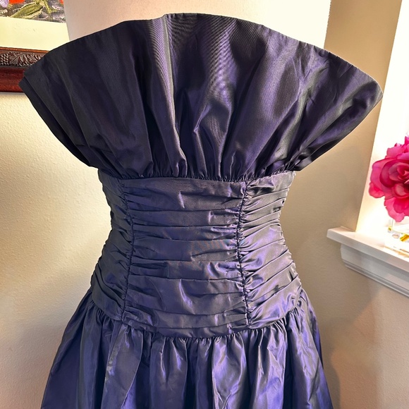 Midnight Blue 1980s Iridescent Taffeta Strapless Cocktail Dress Size 2-4 - Picture 3 of 16